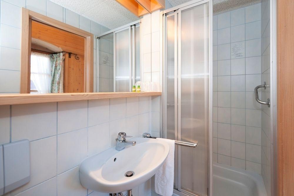 Hotel Garni Bernhard Am See Walchsee Esterno foto